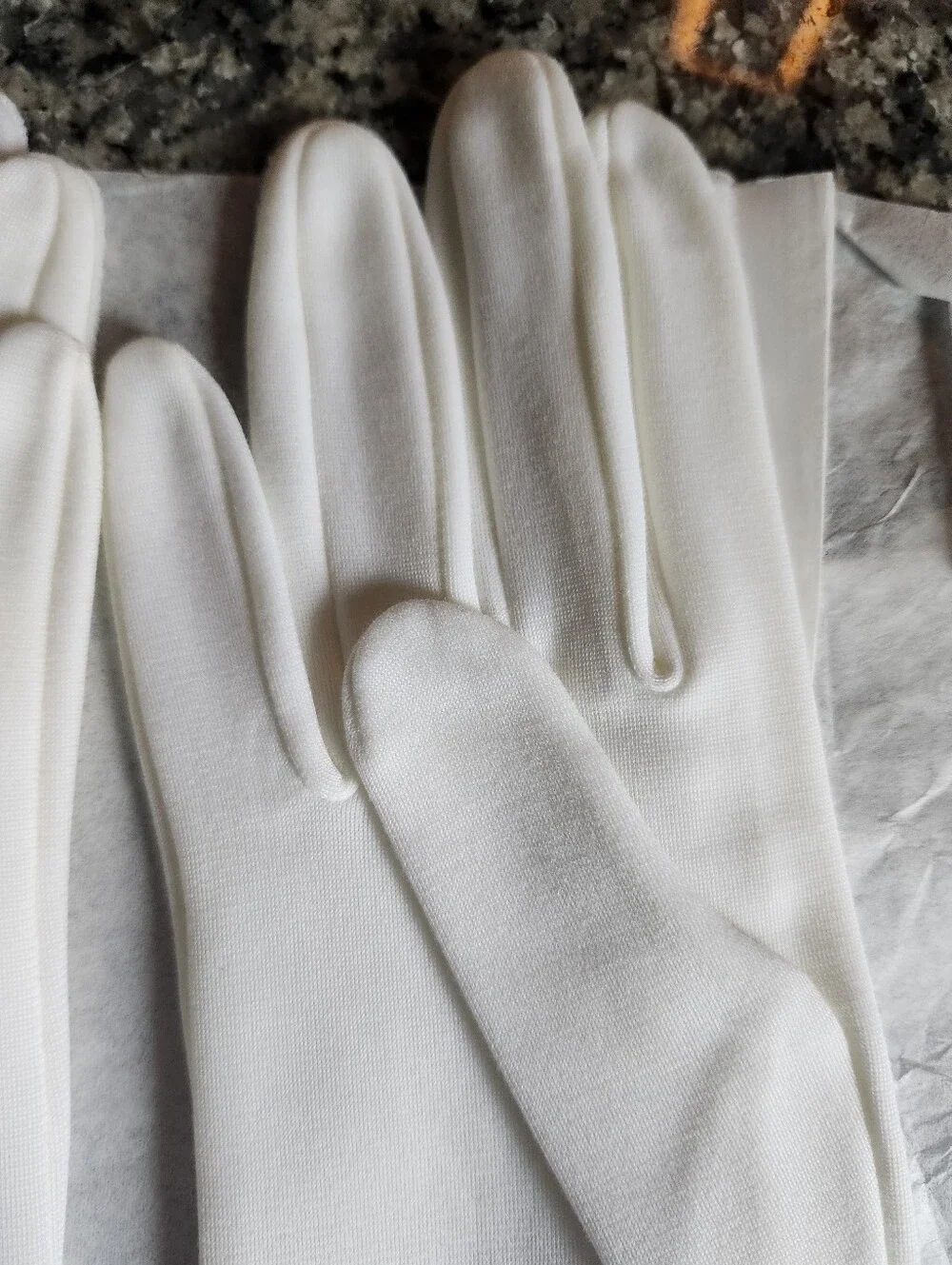 Vtg Fownes Embraceable Classic White Ladies' Dress Gloves- 7.5-8.5